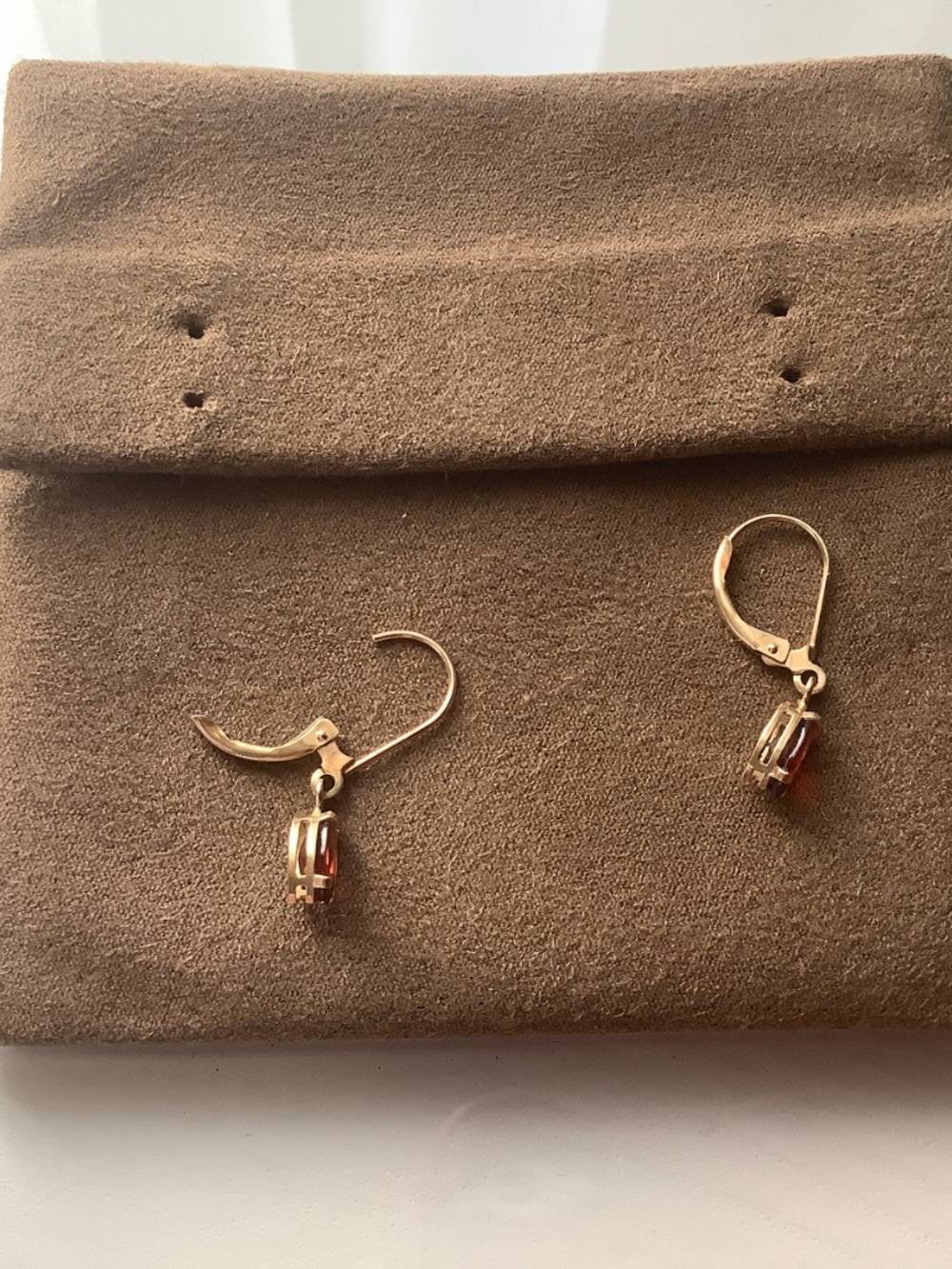 Gold drop earrings with red stone - Picture 5 of 6